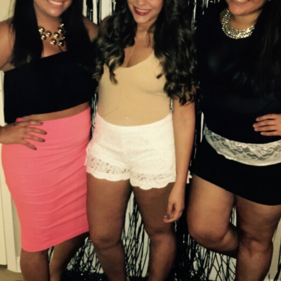 Off-White Scallop Lace Shorts - Picture 4 of 4